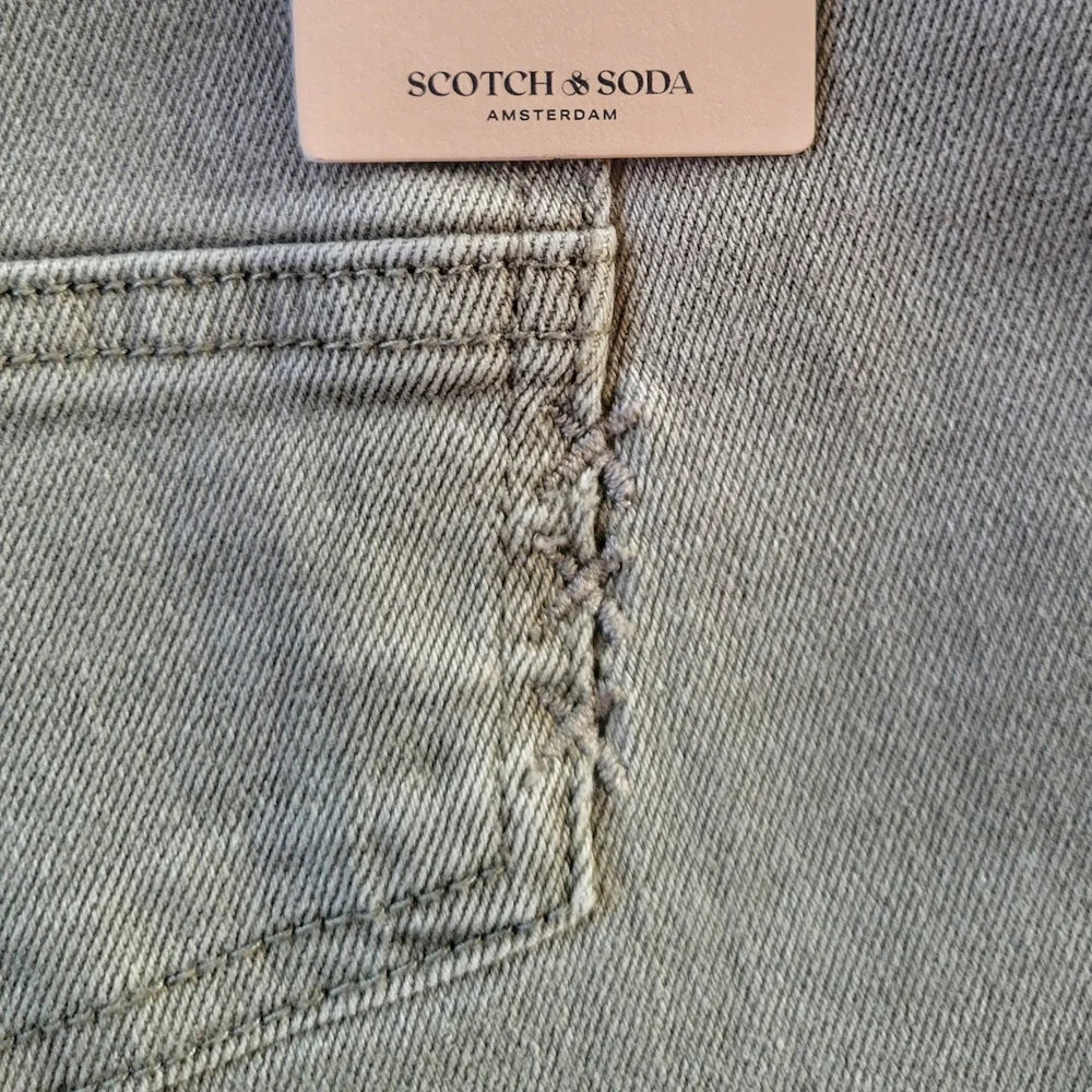 Scotch & Soda // M's Straight Leg 5-Pocket Jeans // 34 // Dusty Olive - Picture 8 of 11